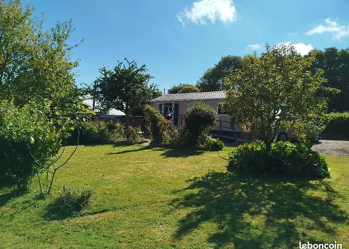 Vallee De La Vire 度假居 *